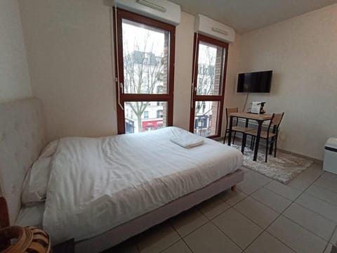 Nice studio, 5 min from versailles, 20 to Paris Apartment in Île-de-France