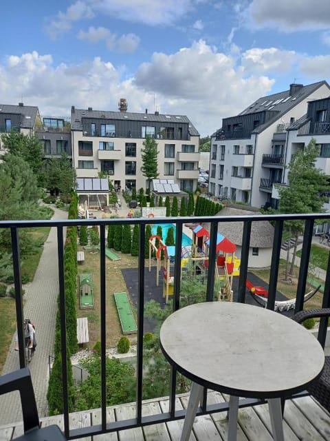 DVIEJŲ KAMBARIŲ BUTAS SU VAIZDU Į BASEINĄ IR SODĄ. Apartment in Palanga