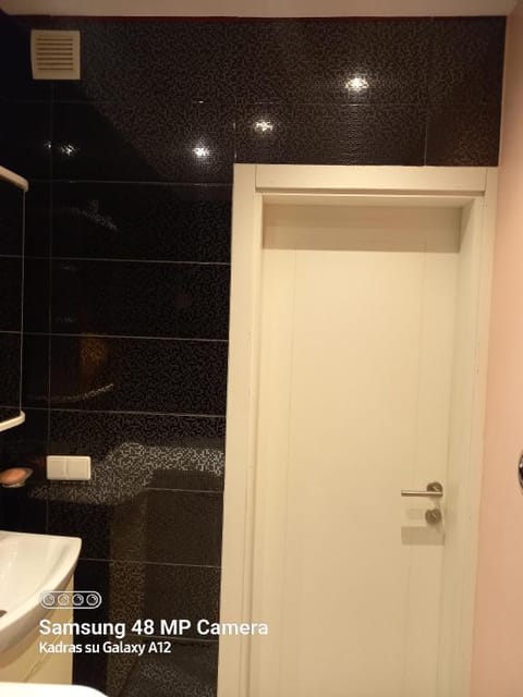 DVIEJŲ KAMBARIŲ BUTAS SU VAIZDU Į BASEINĄ IR SODĄ. Apartment in Palanga