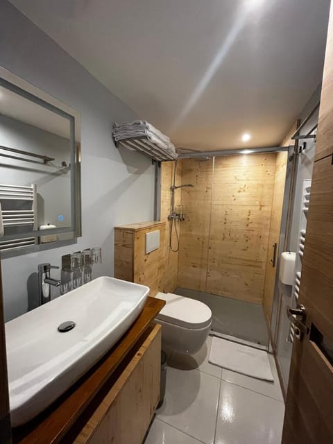 9WAGRAM Hotel Boutique Hotel in Le Mans