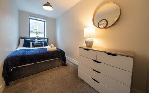 Sleeps 6 beside queens university Apartment in Belfast
