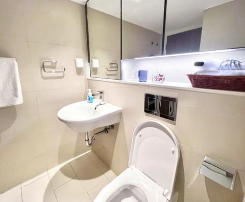 l【东桉美宿|暖木森然】邻北京环球影城|Loft一居室大床房|家庭出游|双人出行|地铁1号线直达故宫 Apartment in Beijing