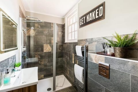 L-Spa Boutique Apartments - Deluxe two bedroom  Apartment in Royal Leamington Spa