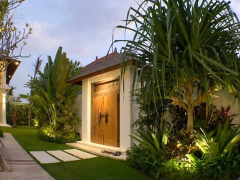 Villa Royal Canggu Walking Distance to Beach Villa in North Kuta
