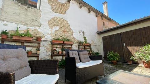 Bristol Apartments - Standard Family Room Apartment in Vojvodina