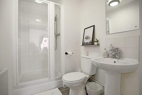 Stylish Apartment in City Centre by Yoko Property Apartment in Northampton