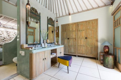 Family Friendly-3BDR with Private Pool in Seminyak Villa in Kuta