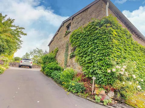 Quaint Holiday Home in Trois-Ponts near Forest Vacation rental in Trois-Ponts