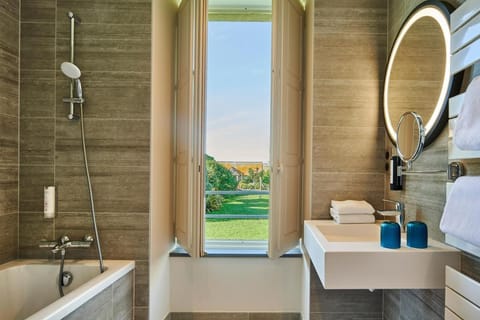 Les Maisons de Tatihou, The Originals Relais Hotel in Saint-Vaast-la-Hougue