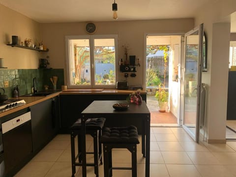 Bright and quiet house with two gardens north shade and south sun Vacation rental in La Ciotat