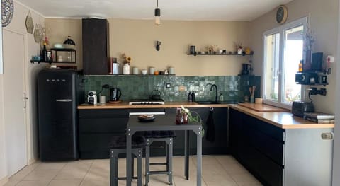 Bright and quiet house with two gardens north shade and south sun Vacation rental in La Ciotat