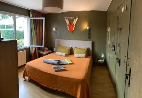 Bright and quiet house with two gardens north shade and south sun Vacation rental in La Ciotat