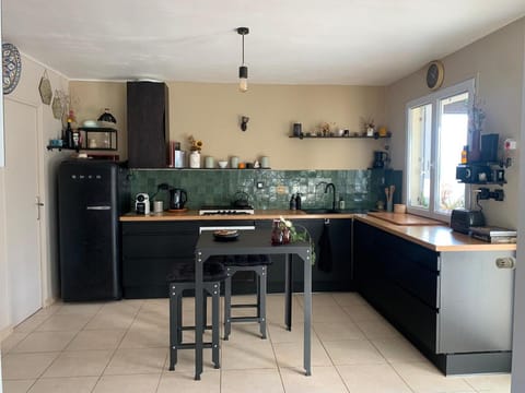 Bright and quiet house with two gardens north shade and south sun Vacation rental in La Ciotat