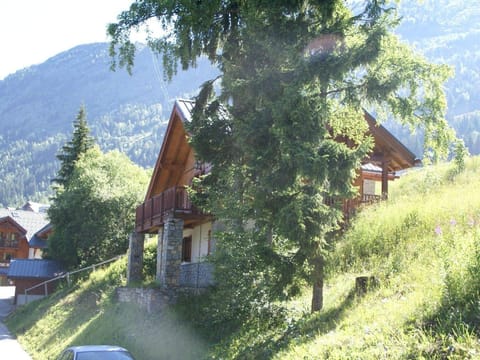 Chalet in Huez near Ski Slope Vacation rental in Oz