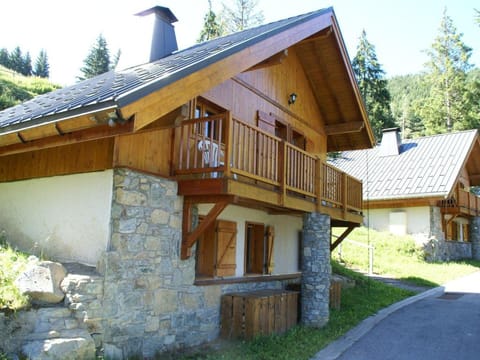 Chalet in Huez near Ski Slope Vacation rental in Oz