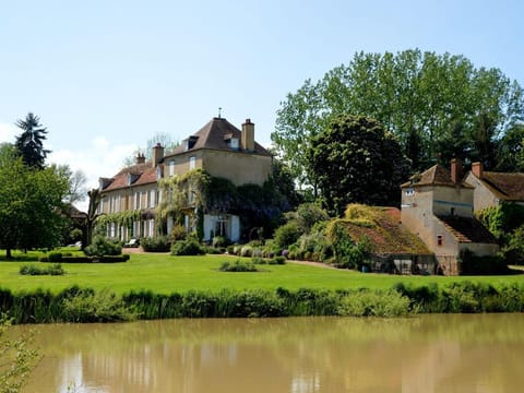 Mansion in Champvert with Pond View Terrace Vacation rental in Bourgogne-Franche-Comté