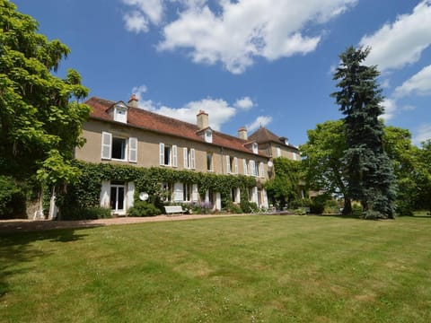 Mansion in Champvert with Pond View Terrace Vacation rental in Bourgogne-Franche-Comté