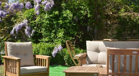 Mansion in Champvert with Pond View Terrace Vacation rental in Bourgogne-Franche-Comté