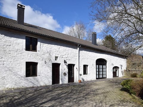 Former farmhouse in a quiet village Vacation rental in Manhay