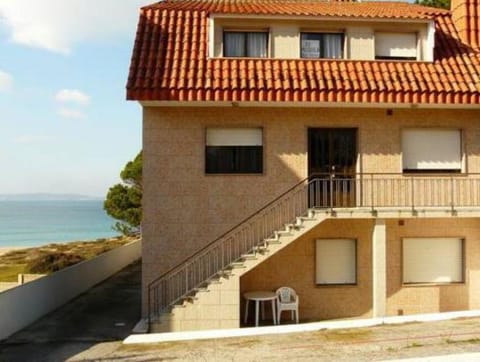Beautiful apartment in Galicia w/ Apartment in O Morrazo