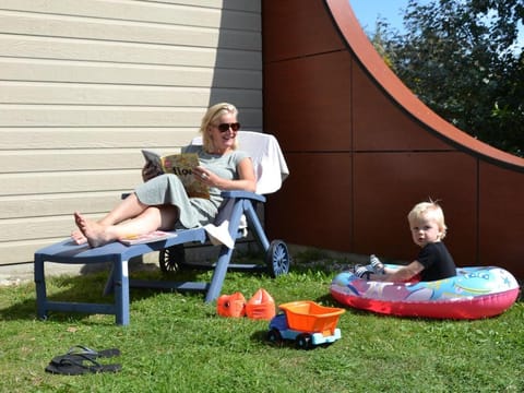 Bungalow in Netherlands with Ship-Like Design Vacation rental in s-Gravenzande