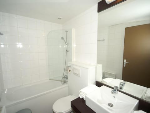 Cottage in France with Lake and Forest Views Vacation rental in Hauts-de-France