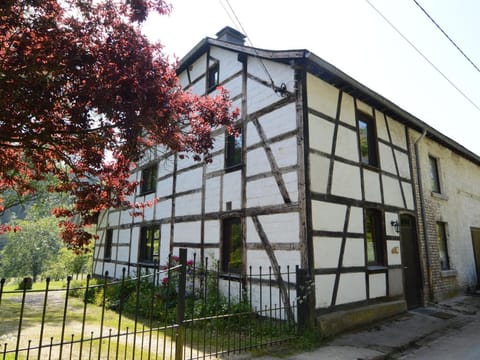 Well kept gite, short distance from the river and forest. Vacation rental in Wallonia, Belgium