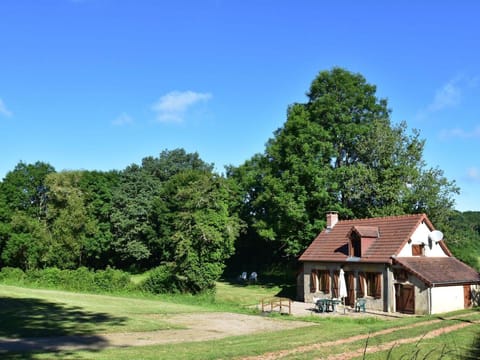 Holiday Home in Isenay near Lake and Forest Vacation rental in Bourgogne-Franche-Comté