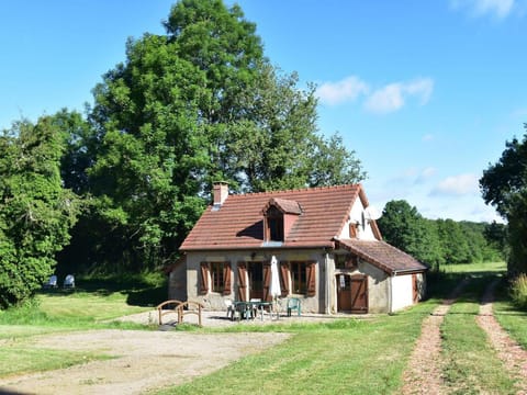 Holiday Home in Isenay near Lake and Forest Vacation rental in Bourgogne-Franche-Comté