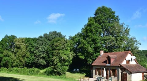 Holiday Home in Isenay near Lake and Forest Vacation rental in Bourgogne-Franche-Comté