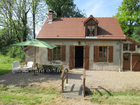 Holiday Home in Isenay near Lake and Forest Vacation rental in Bourgogne-Franche-Comté
