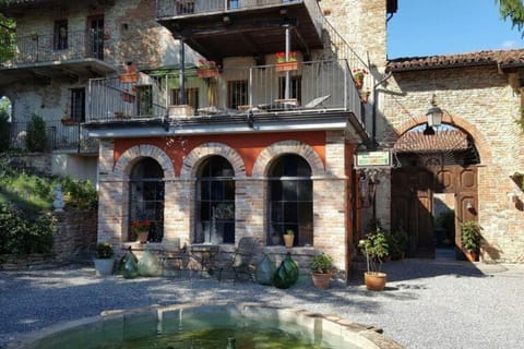 Mansion in Langhe with Pool and Winery Charm Vacation rental in Liguria