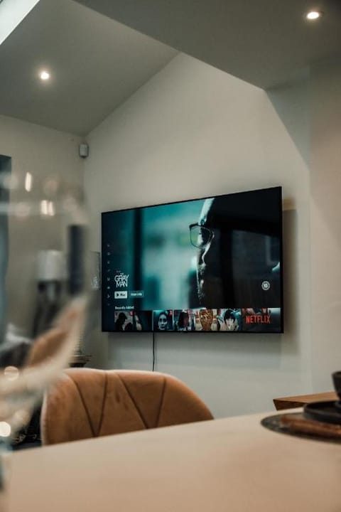 Hayy Collection Townhouse Living at Cliff Oaks Apartment in Leeds