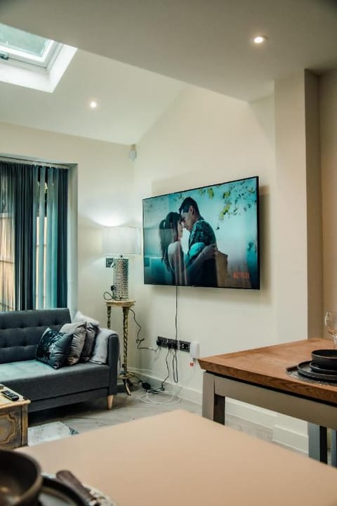 Hayy Collection Townhouse Living at Cliff Oaks Apartment in Leeds