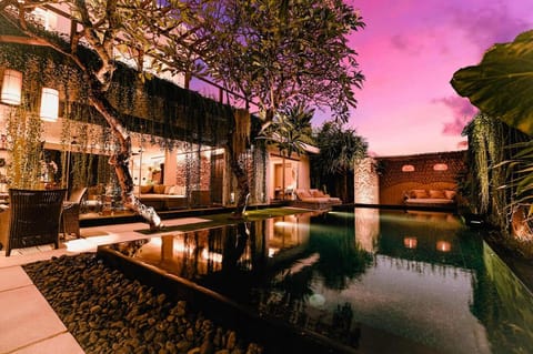 Sunset Palms Luxury Beachside Pool Villa 4BR Villa in Kuta