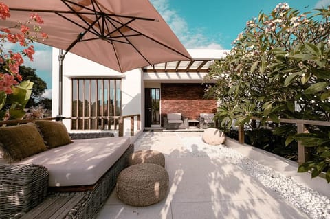 Sunset Palms Luxury Beachside Pool Villa 4BR Villa in Kuta