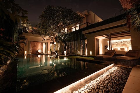 Sunset Palms Luxury Beachside Pool Villa 4BR Villa in Kuta