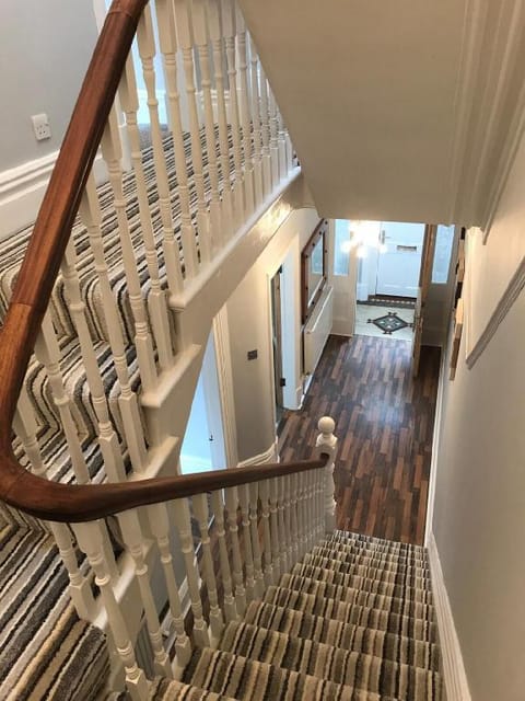 Spacious & Luxurious House Near Beach - Sleeps 10 Vacation rental in Lytham St Annes