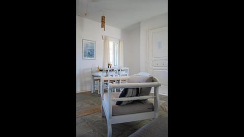 Private villa Agia Irini, 350 meter to the beach for 4 guests with pool access Apartment in Paros, Greece