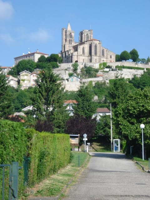 Les Fermes de Manat gîte romantique avec piscine balnéo et sauna Vacation rental in Auvergne-Rhône-Alpes