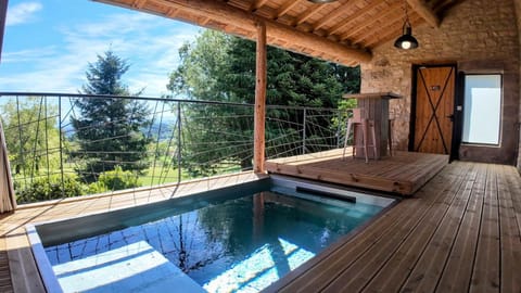 Les Fermes de Manat gîte romantique avec piscine balnéo et sauna Vacation rental in Auvergne-Rhône-Alpes