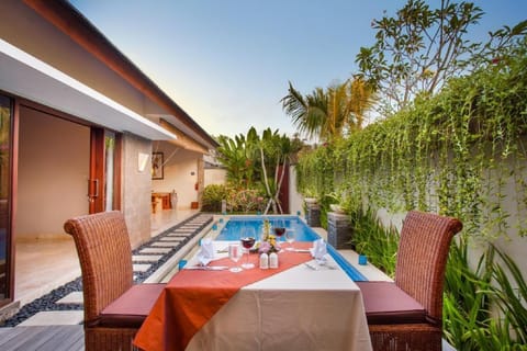 Deluxe -1BDR Villa with Private Pool in Jimbaran  Villa in Kuta Selatan