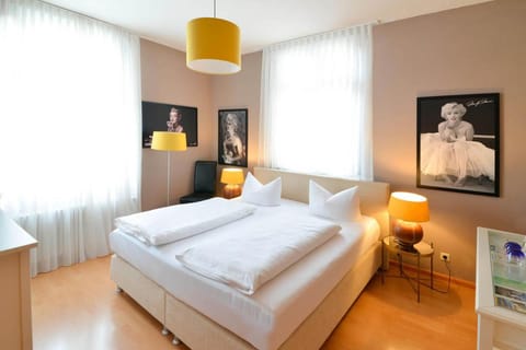 Gasthaus Adler Ettenheim- mit self Check-In - Key Boxes Bed and Breakfast in Ringsheim