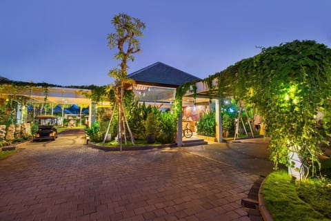 Deluxe 1BR Private Pool Near Jimbaran Beach Villa in Kuta Selatan