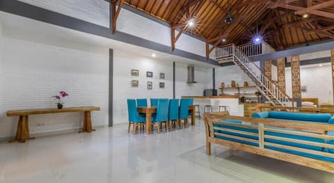 Surf Retreat Villa Sari Bali Villa in Pekutatan