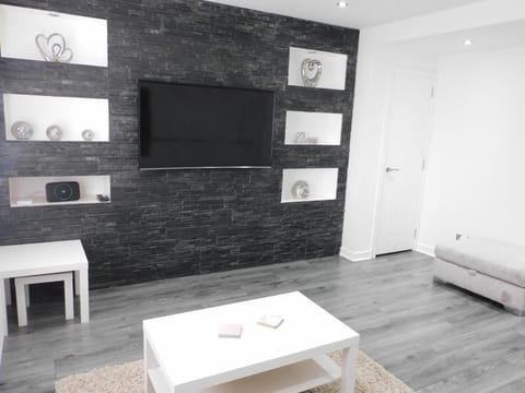 Beautiful 3 bedroom home with large garden 35 mins to Glasgow & Edinburgh Vacation rental in Scotland