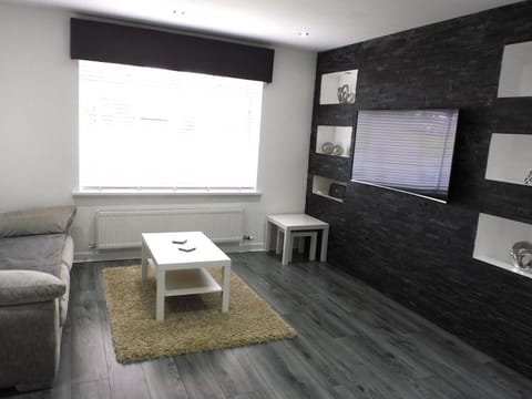 Beautiful 3 bedroom home with large garden 35 mins to Glasgow & Edinburgh Vacation rental in Scotland