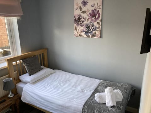 Spacious detached bungalow with ample parking Vacation rental in Grantham