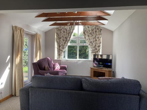 Spacious detached bungalow with ample parking Vacation rental in Grantham