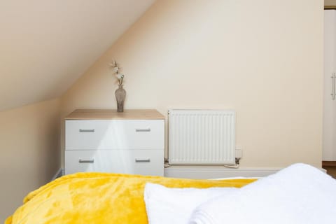 Velvet 1-bedroom penthouse, Clockhouse, Hoddesdon Apartment in East Hertfordshire District